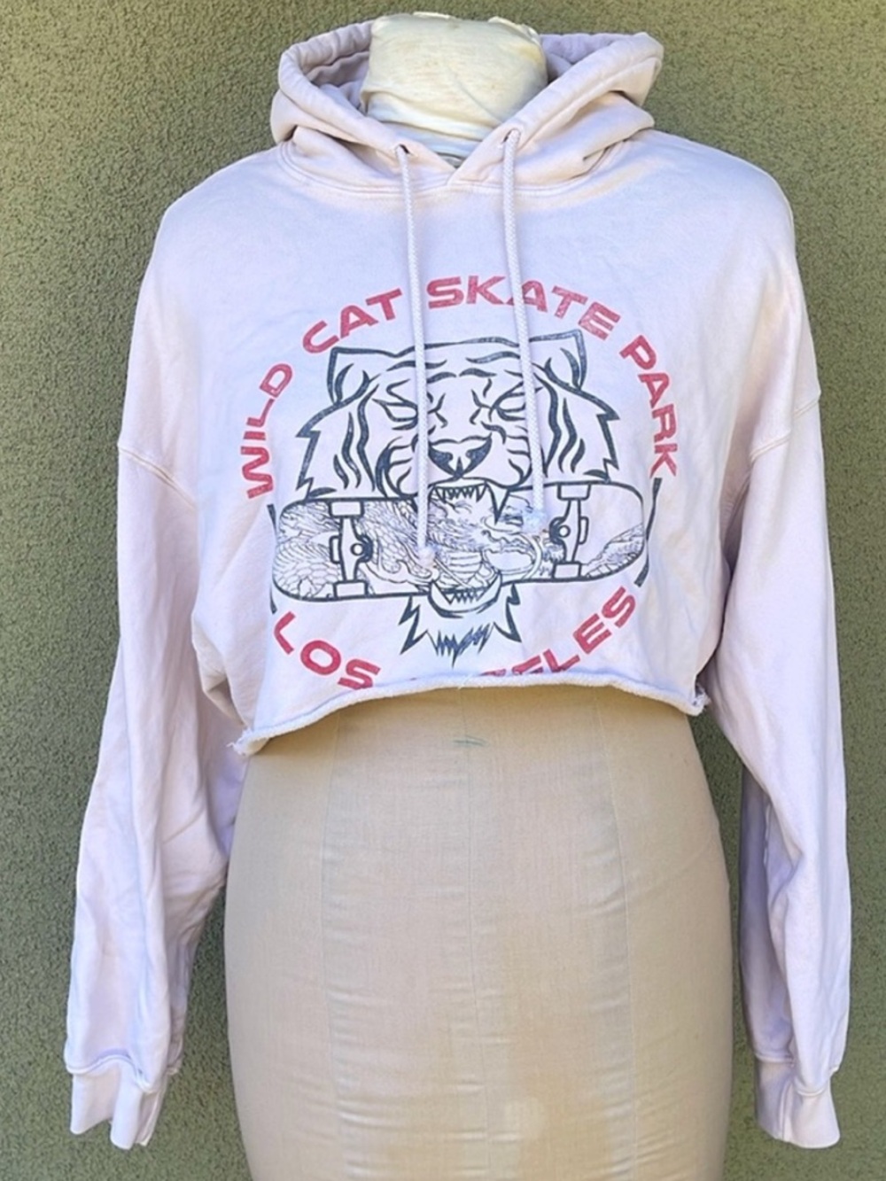 Free People Daydreamer Wild Cat Skate Park Graphic Cropped Hoodie - Picture 4 of 8